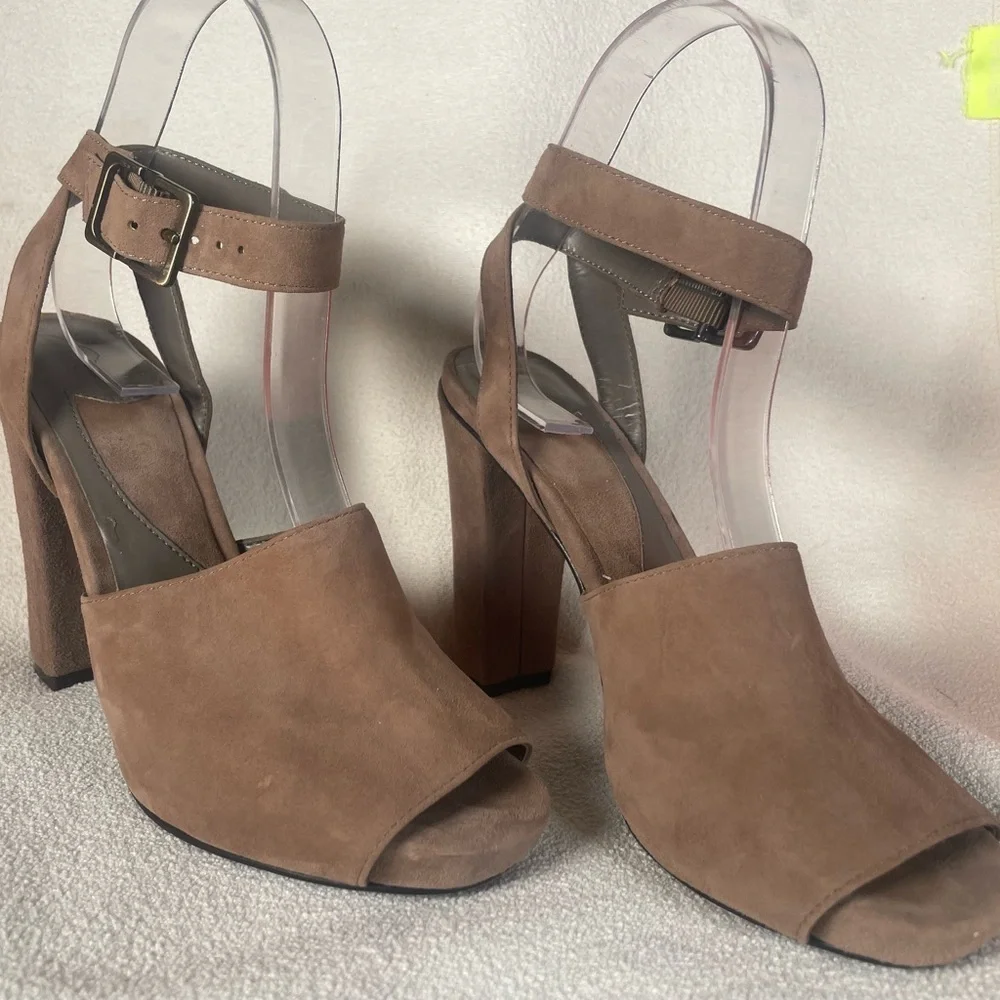 DVF Rebel Suede Platform Block Heel Sandals Diane Von Furstenberg Taupe Sz 6.5